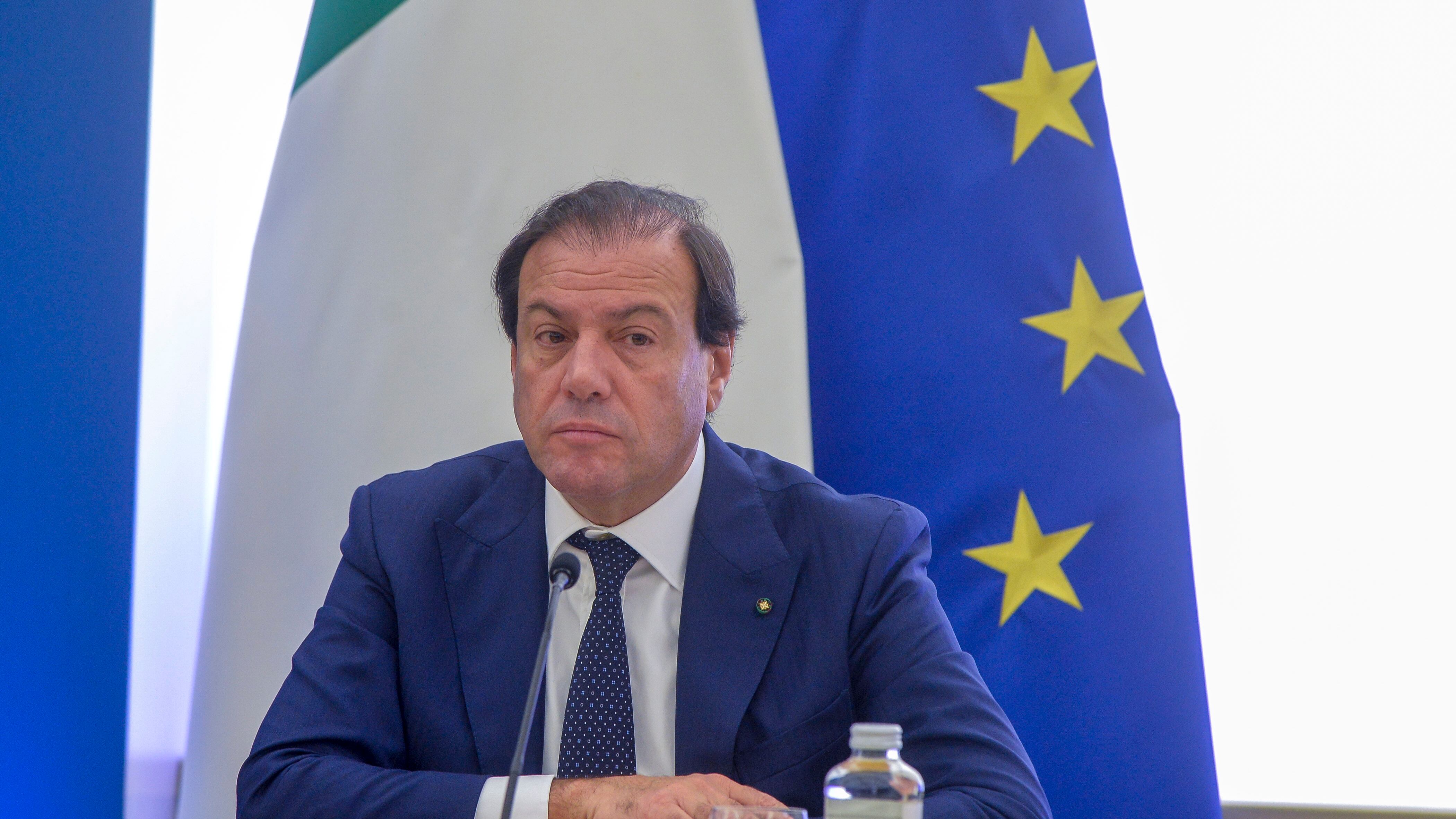 "Così ridurremo le tasse ai redditi oltre i 50mila euro". Il piano del governo sul Fisco