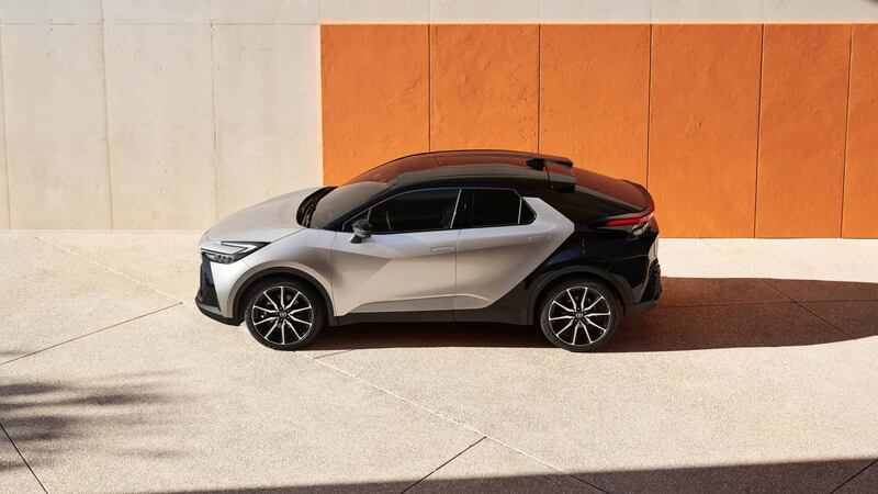 Toyota C-HR 2023, guarda tutte le foto 3