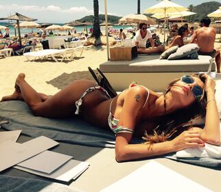 Cristina Buccino, estate di fuoco: ecco cosa fa al mare 6