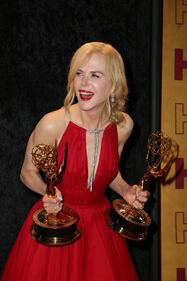 Nicole Kidman sexy in rosso agli Emmy Awards 2017 1