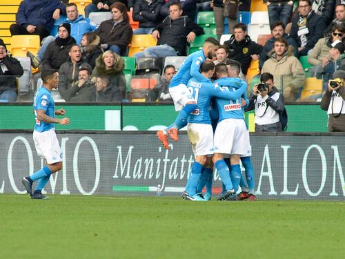 Serie A, il Napoli vince a Udine. Pari per il Milan e la Roma