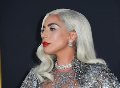 Lady Gaga, scollatura hot alla première 8