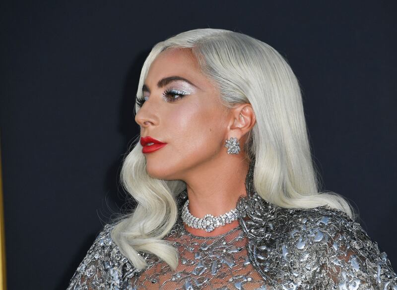 Lady Gaga, scollatura hot alla première 8