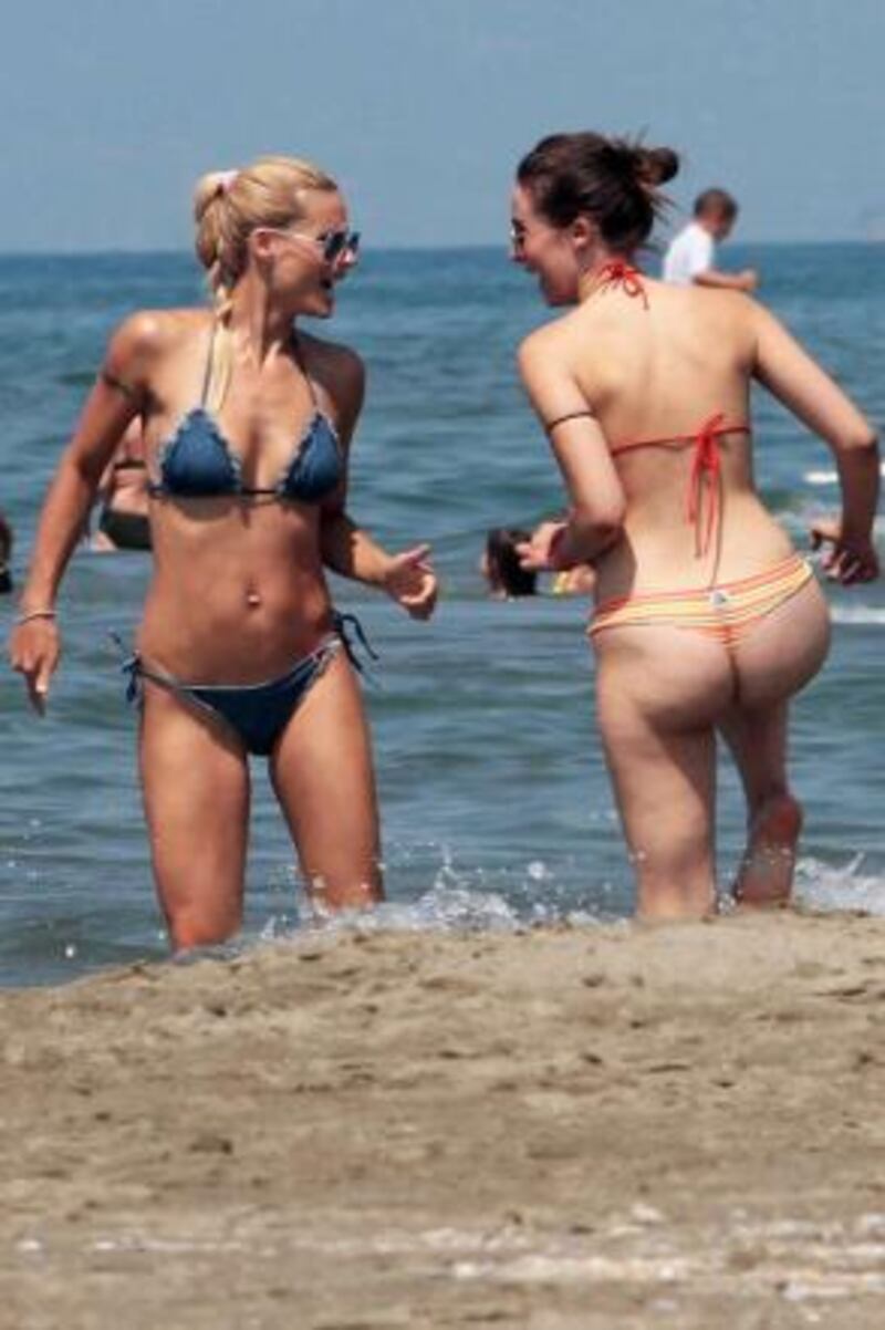 Aurora Ramazzotti con il bodyguard a Milano 35
