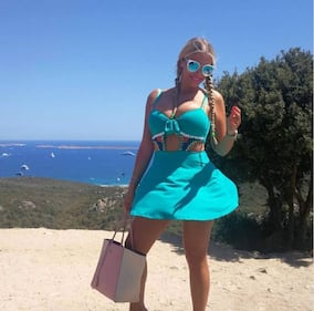 Francesca Cipriani hot in rosso 10