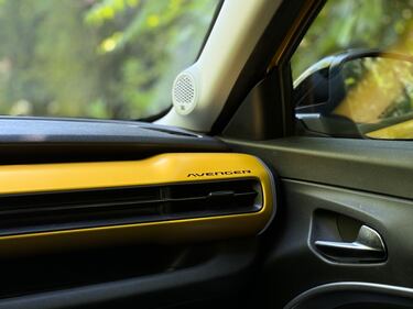 Jeep Avenger 1.2 Summit: guarda la gallery del B SUV a benzina 18