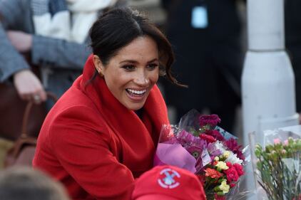 Meghan Markle in rosso per un poeta: foto 1