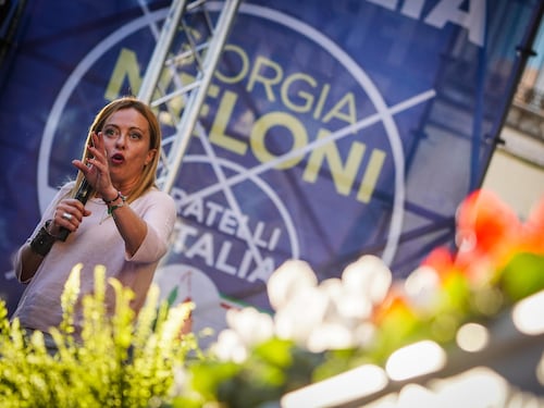 "Veleno biondo", "Donna più pericolosa d'Europa". L'attacco choc alla Meloni