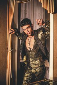 Irama, cantautore di successo da Amici a Sanremo 2