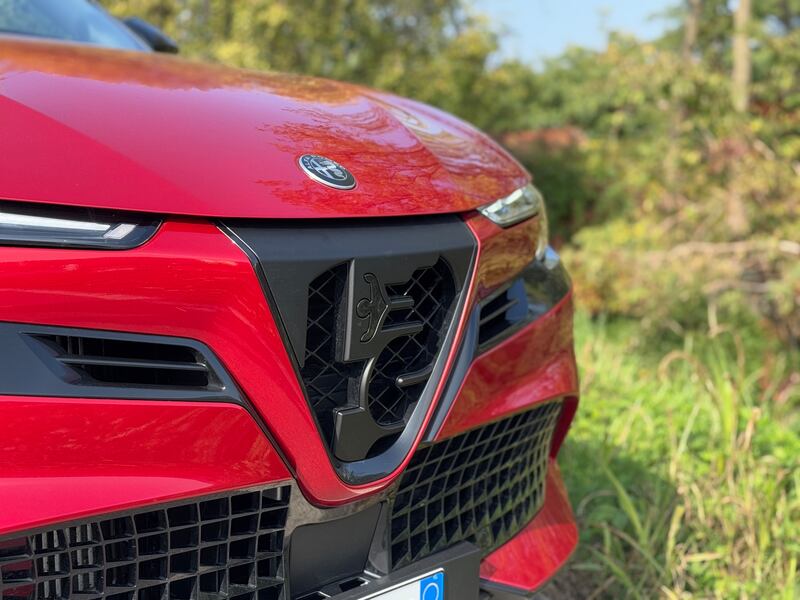 Alfa Romeo Junior Q4: guarda la gallery del B SUV elettrificato e a trazione integrale 6