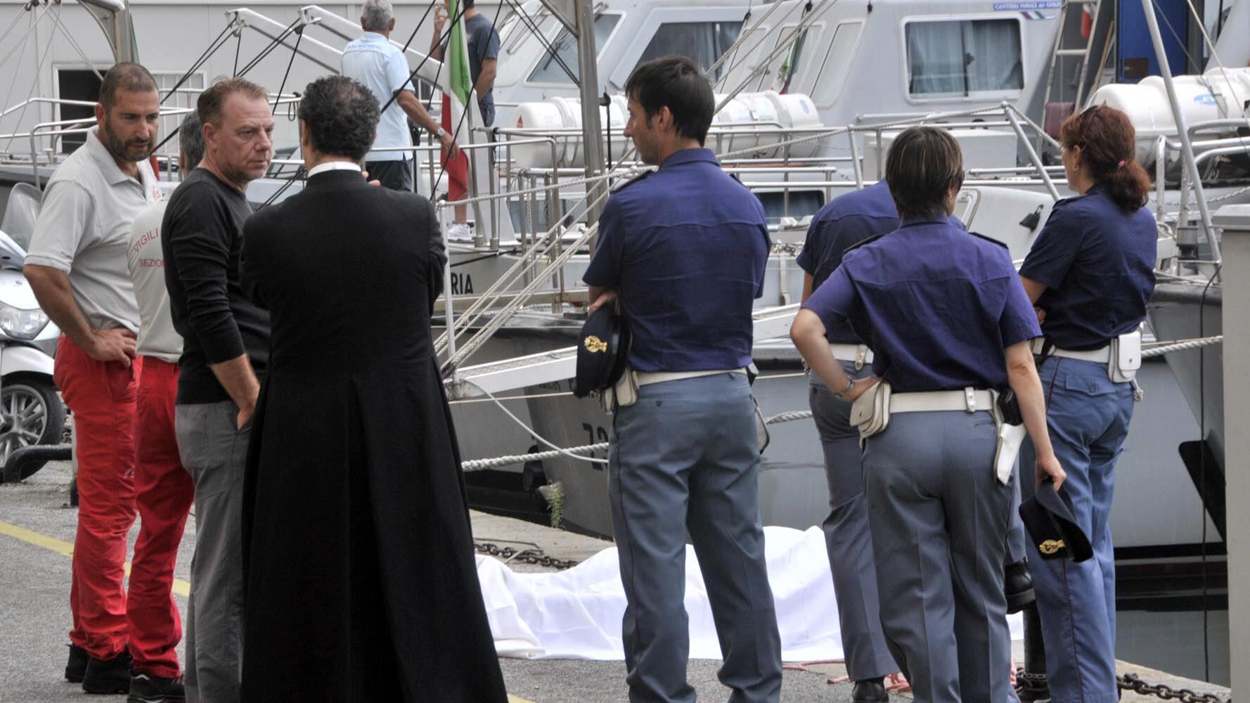 Prete di Genova morto ripescato nella darsena: com'è arrivato a Livorno?