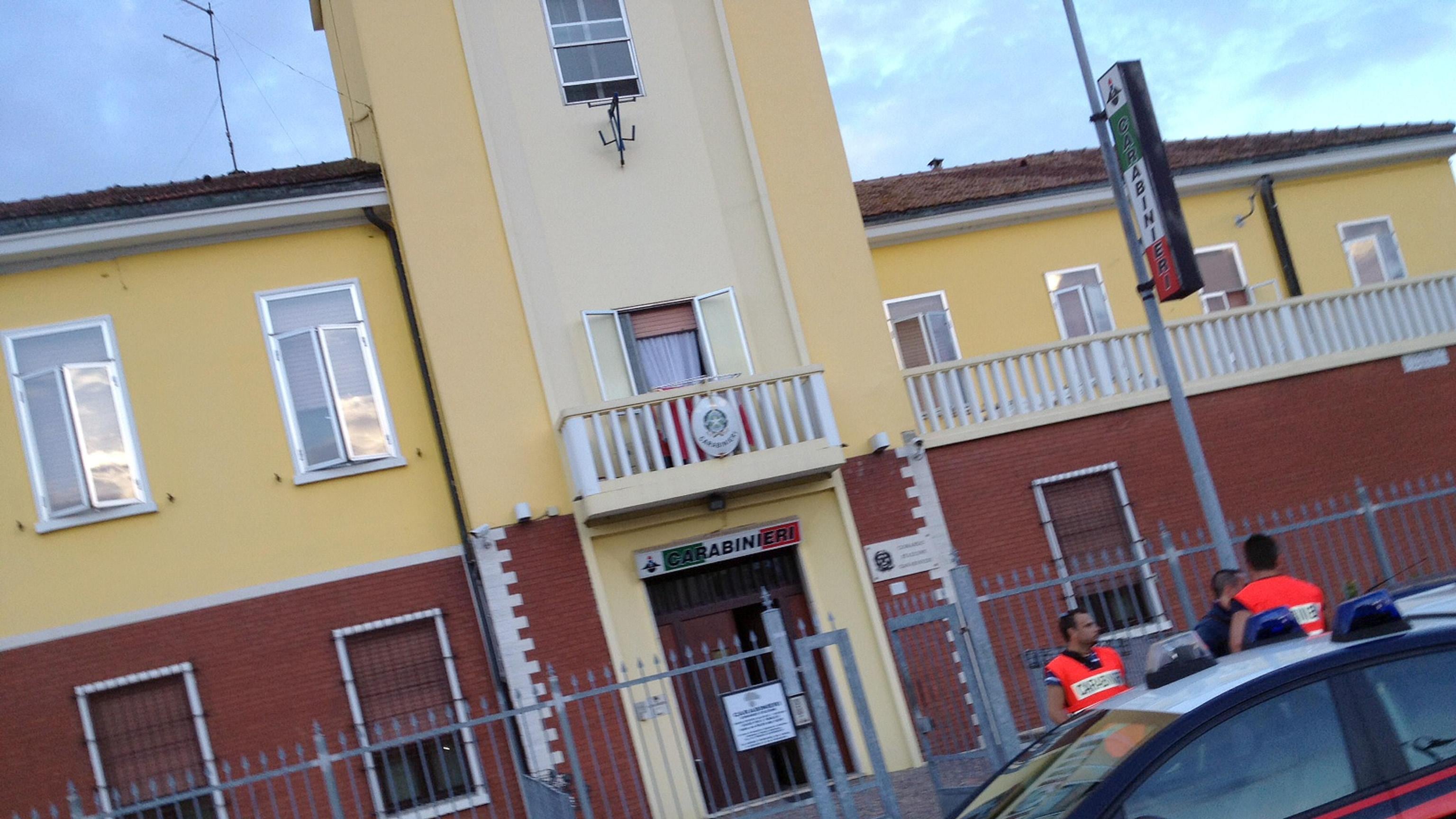 Sparatoria in una caserma dei carabinieri: tre morti