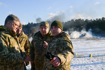 Ucraina, Poroshenko partecipa a un'esercitazione militare 11