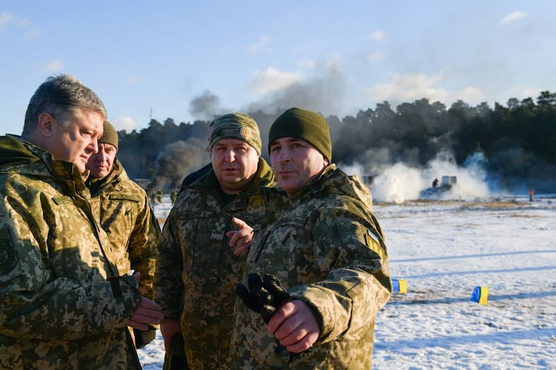 Ucraina, Poroshenko partecipa a un'esercitazione militare 11