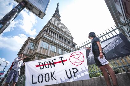 Extinction Rebellion occupa la Mole Antonelliana: le immagini da Torino 4