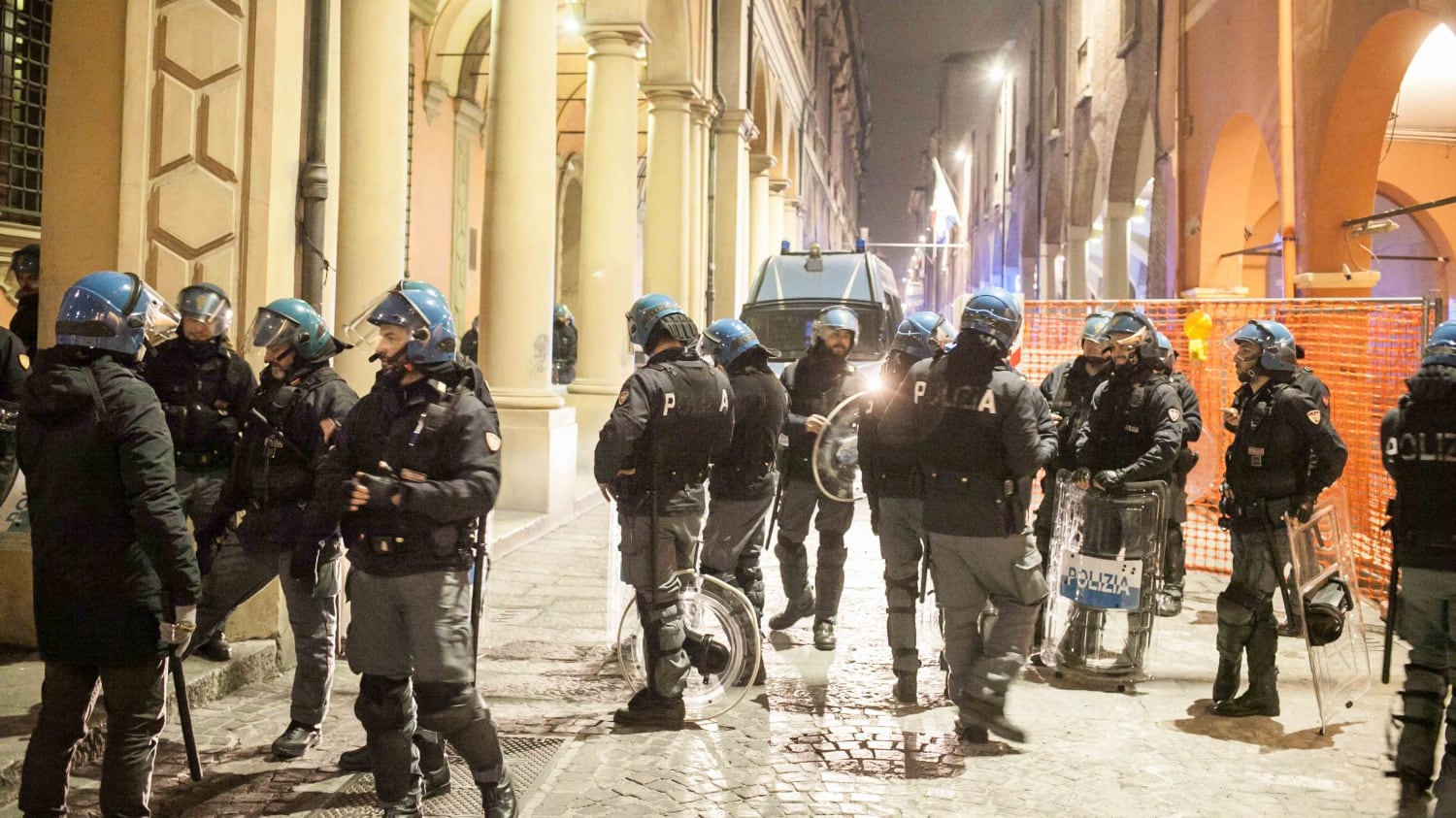 Il rettore si piega ai violenti: via i tornelli dalla biblioteca