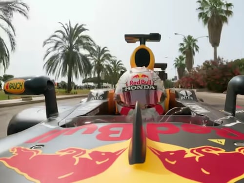 La Red Bull sfreccia a Palermo per uno spot. Bufera per i soli 180 euro di suolo pubblico pagato