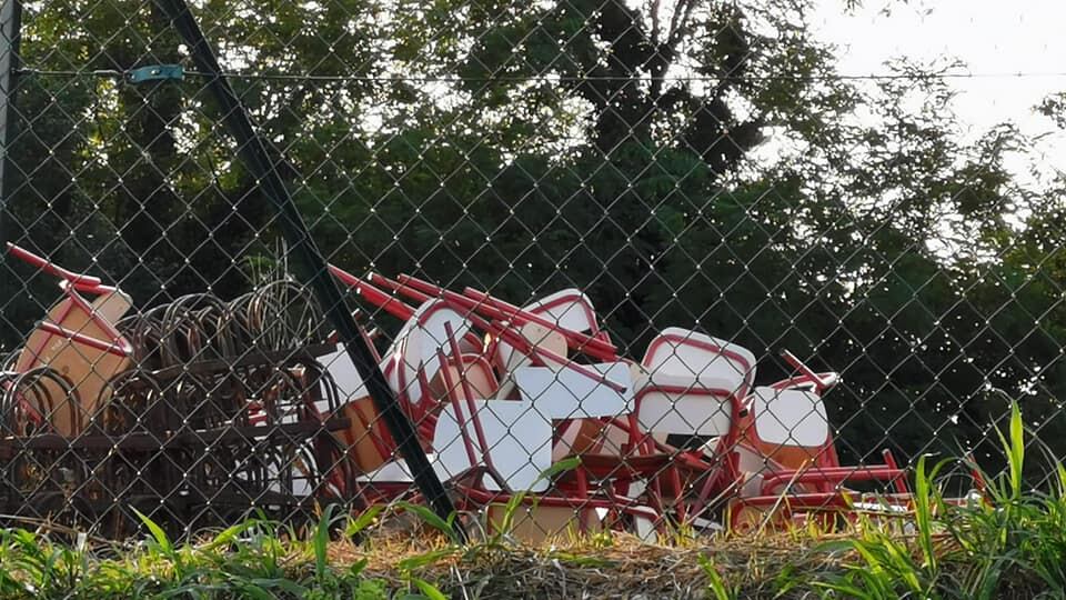 Tutti gli sprechi in una foto: ecco la scuola della Azzolina