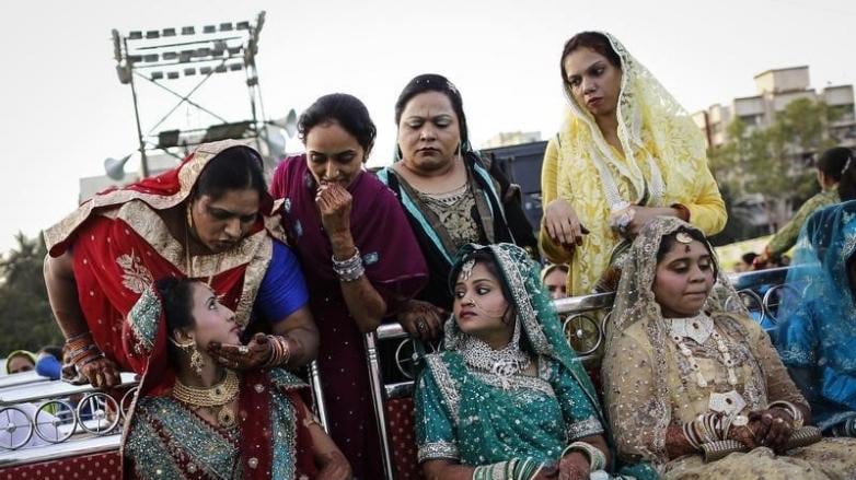 Gb, gestione migranti sbagliata: "Tollerano i matrimoni forzati"