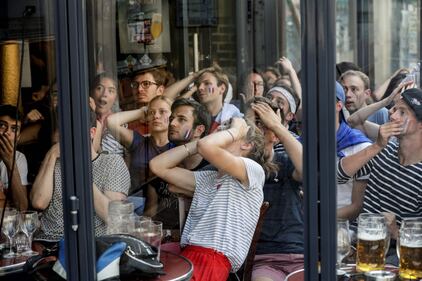Francia campione del Mondo: tifosi in delirio sotto la Tour Eiffel 3