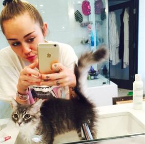 Le star che si fanno più selfie, da Madonna a Kim Kardashian 39