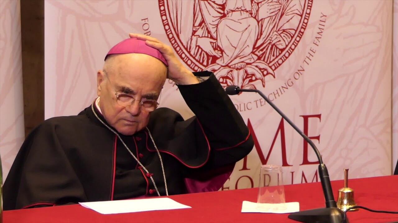 Ora Viganò parla dei possibili errori dei papi precedenti
