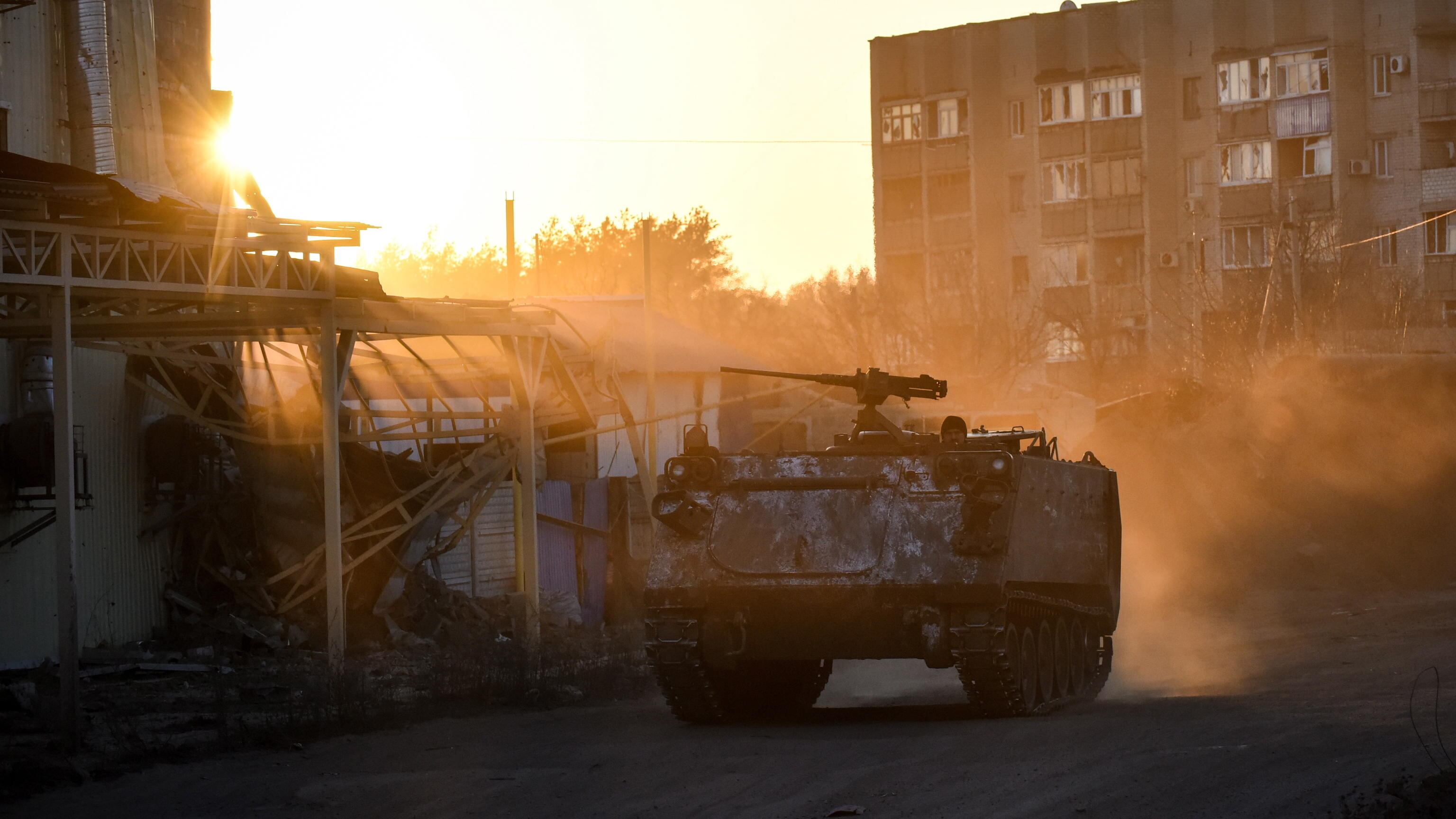 La sfida della Nato alla Russia. "Produrre più armi e munizioni"