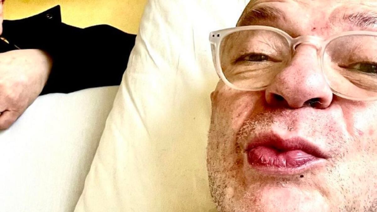 "Provo dal letto d'ospedale". Il ritorno di Platinette dopo l'ictus