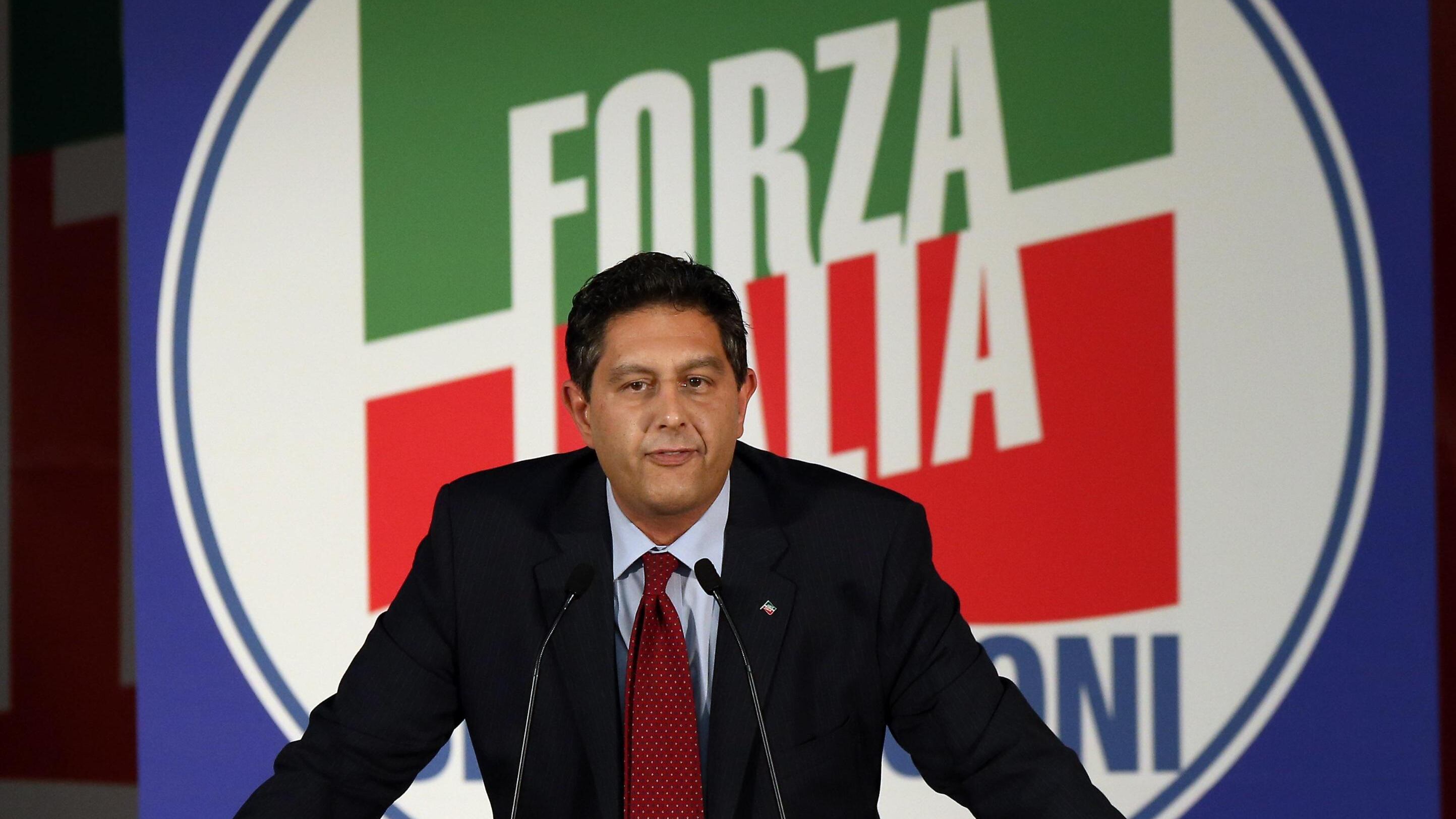 Toti avverte Salvini: "Da solo non governa". E poi bacchetta Fitto