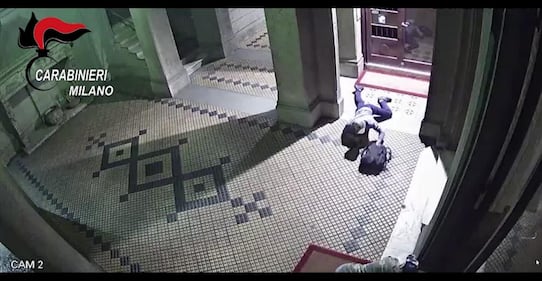 Furti e ricettazione: arrestati 9 rom 11