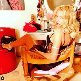Valeria Marini esplosiva su Instagram 15