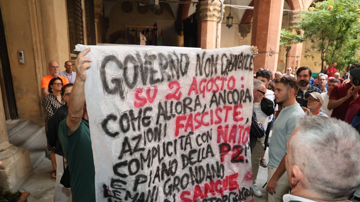 Meloni sotto accusa anche per la strage. "Una delle pagine più buie della storia"