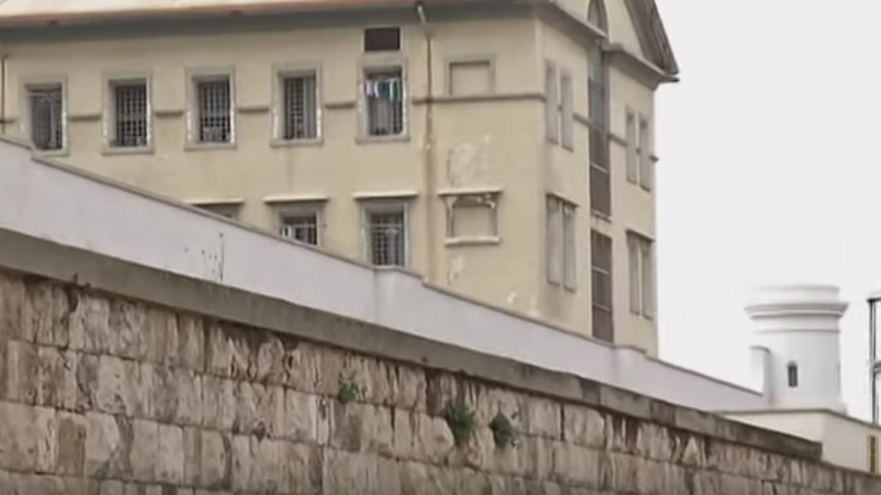 Taranto, nigeriano semina panico in strada: botte, sputi e minacce