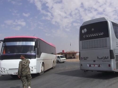 Quella corriera che va verso l'orrore: "A Raqqa tagliano teste per niente"