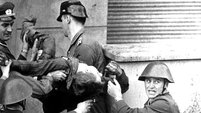 Peter Fechter, il ragazzo morente sotto il muro di Berlino