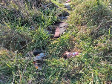 La baraccopoli e i rifiuti vicino al villaggio nomadi autorizzato 7