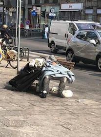 Degrado nello quartiere dello shopping milanese 8