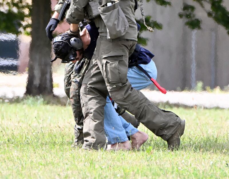 L'attentatore di Solingen trasferito in elicottero in tribunale 7