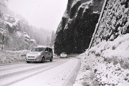 Maltempo, strade interrotte a Cervinia 9