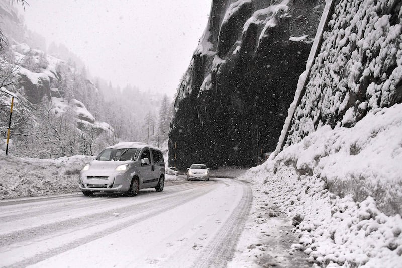 Maltempo, strade interrotte a Cervinia 9