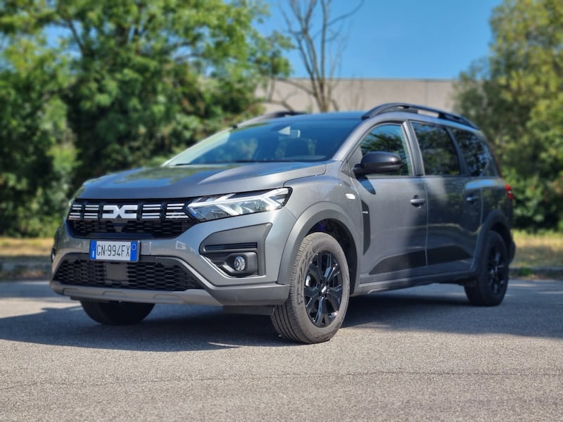 Foto copertina prova Dacia Jogger Hybrid