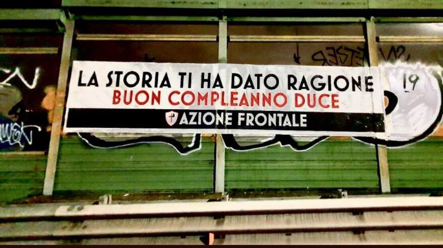 Scemi e più scemi ossessionati dal Duce. Il '900 non passa mai