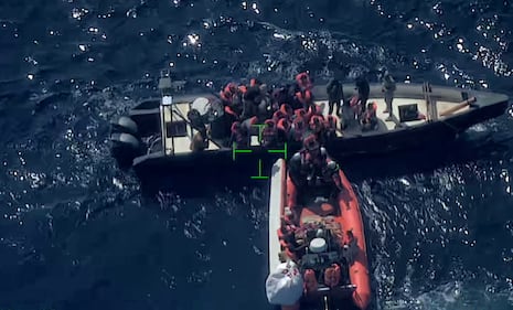 Sea Watch sotto inchiesta: il video di Frontex riprende il trasbordo con i trafficanti 8