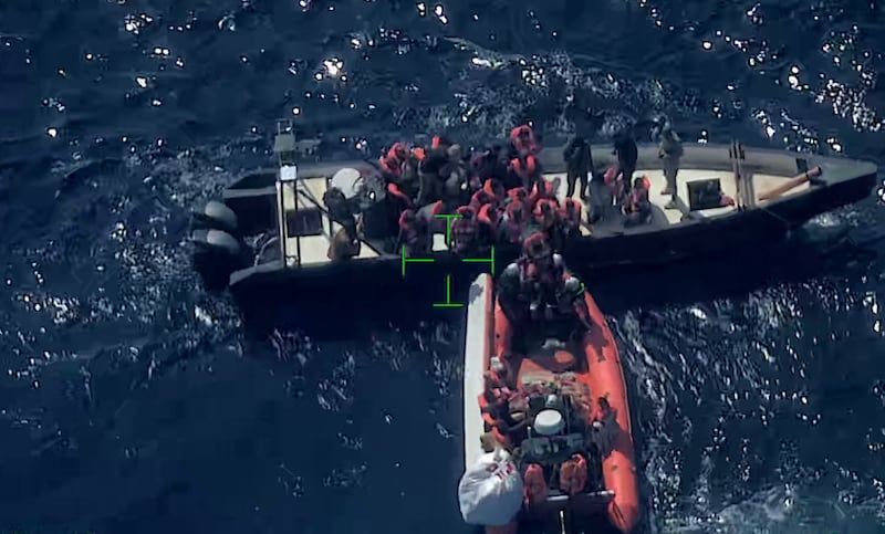 Sea Watch sotto inchiesta: il video di Frontex riprende il trasbordo con i trafficanti 8