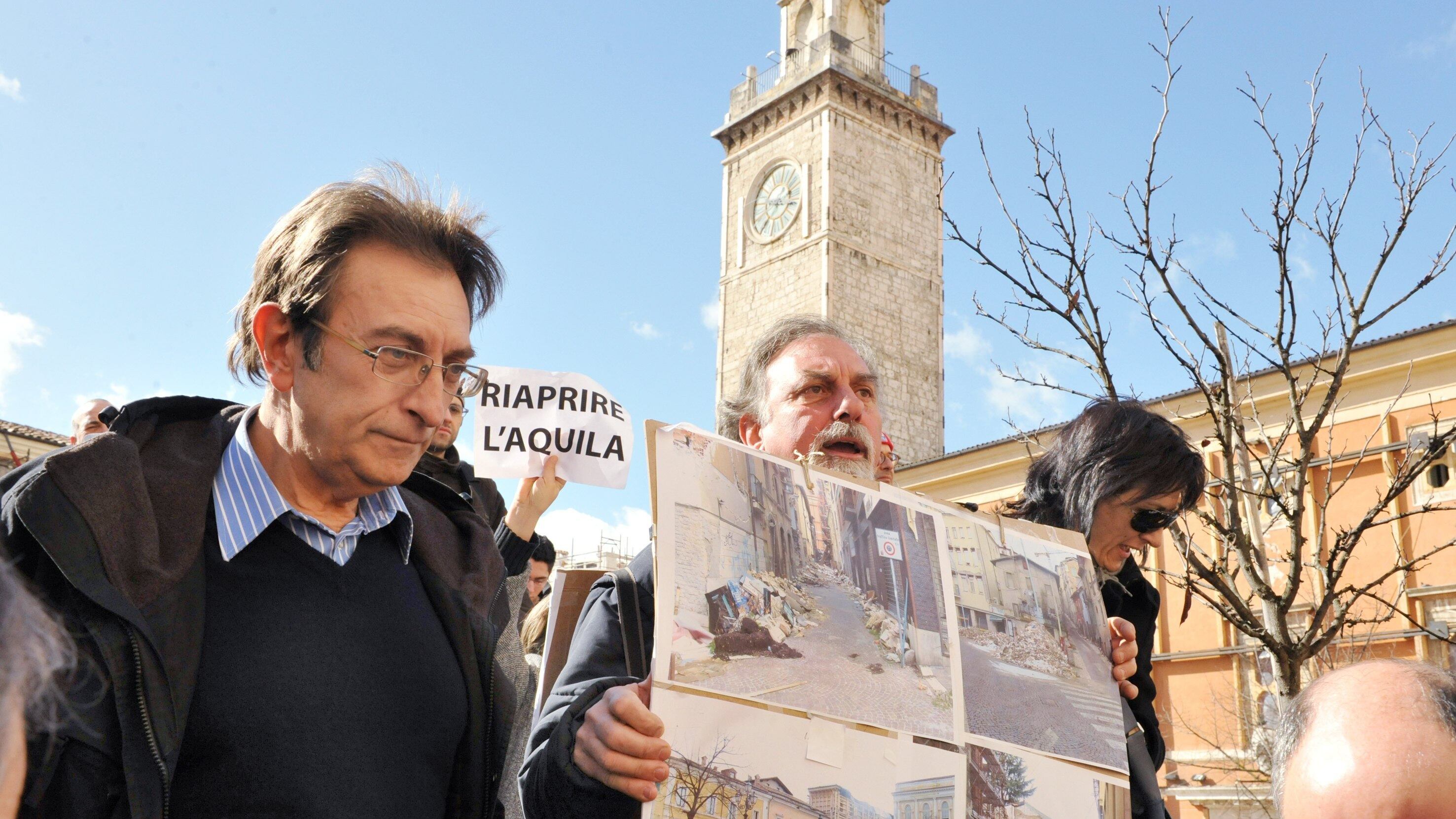 Aquila, bollette più care per coprire il buco del Pd