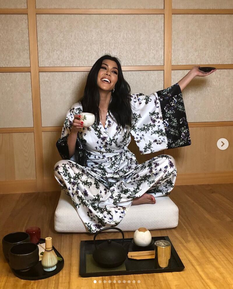 Kourtney Kardashian ricorda il Giappone, foto 1
