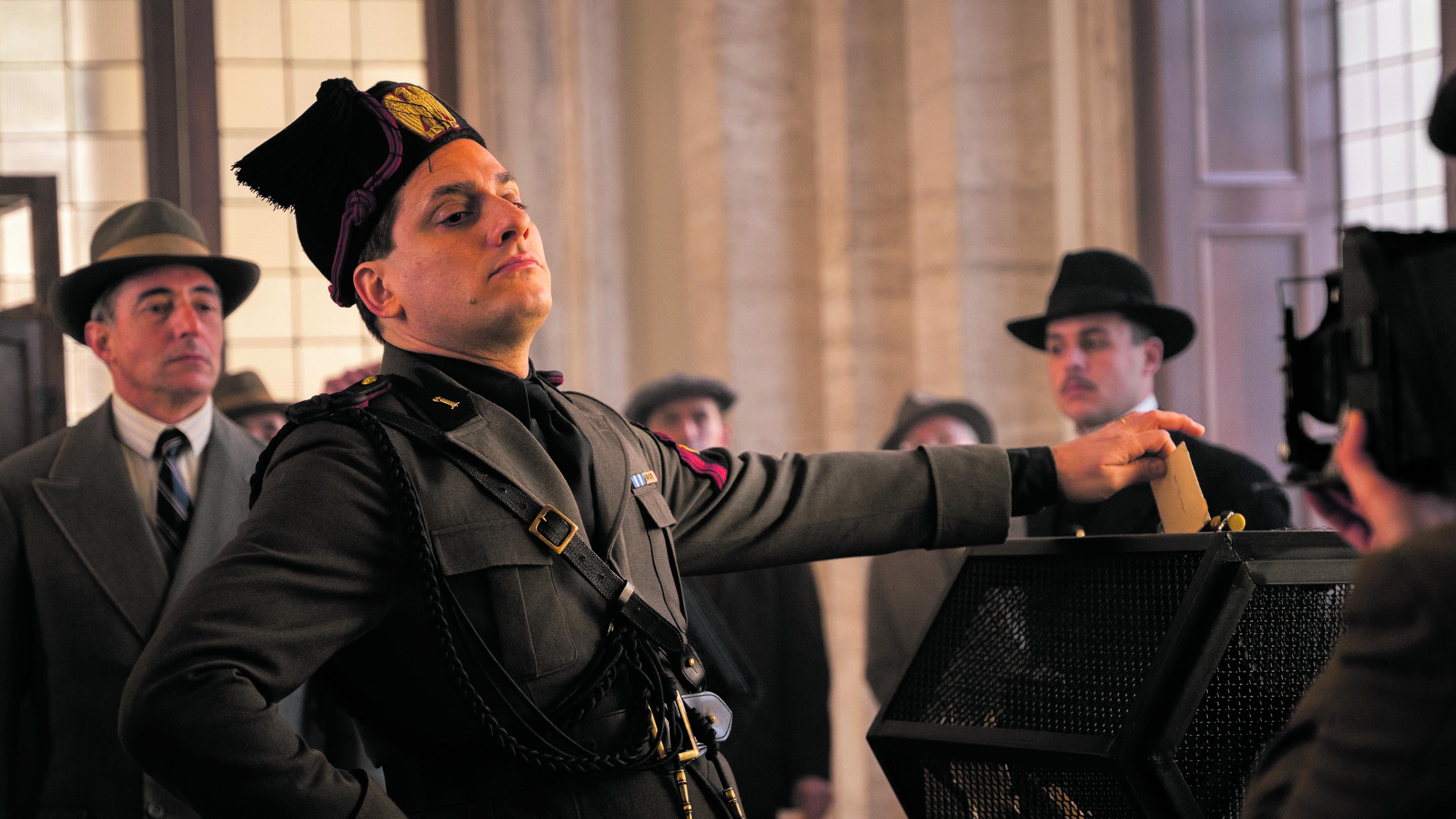 Blitz della Finanza a Cinecittà per la serie "M" di Scurati