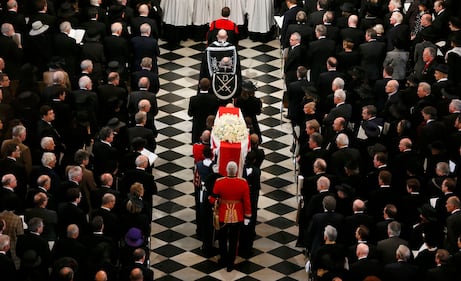 Thatcher, la bara di Maggie verso la cappella di St. Mary 5