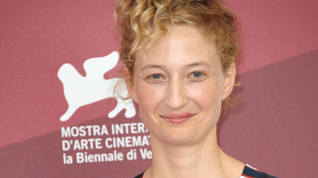 Esile, algida, problematica Alba è il volto di Venezia
