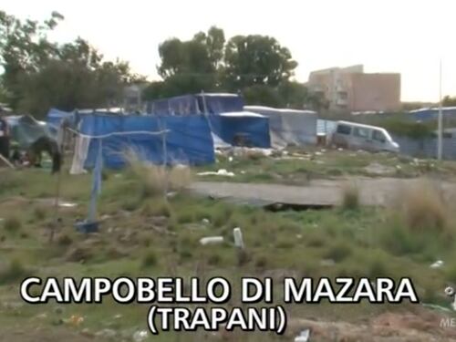 I migranti si accampano in un sito archeologico preistorico
